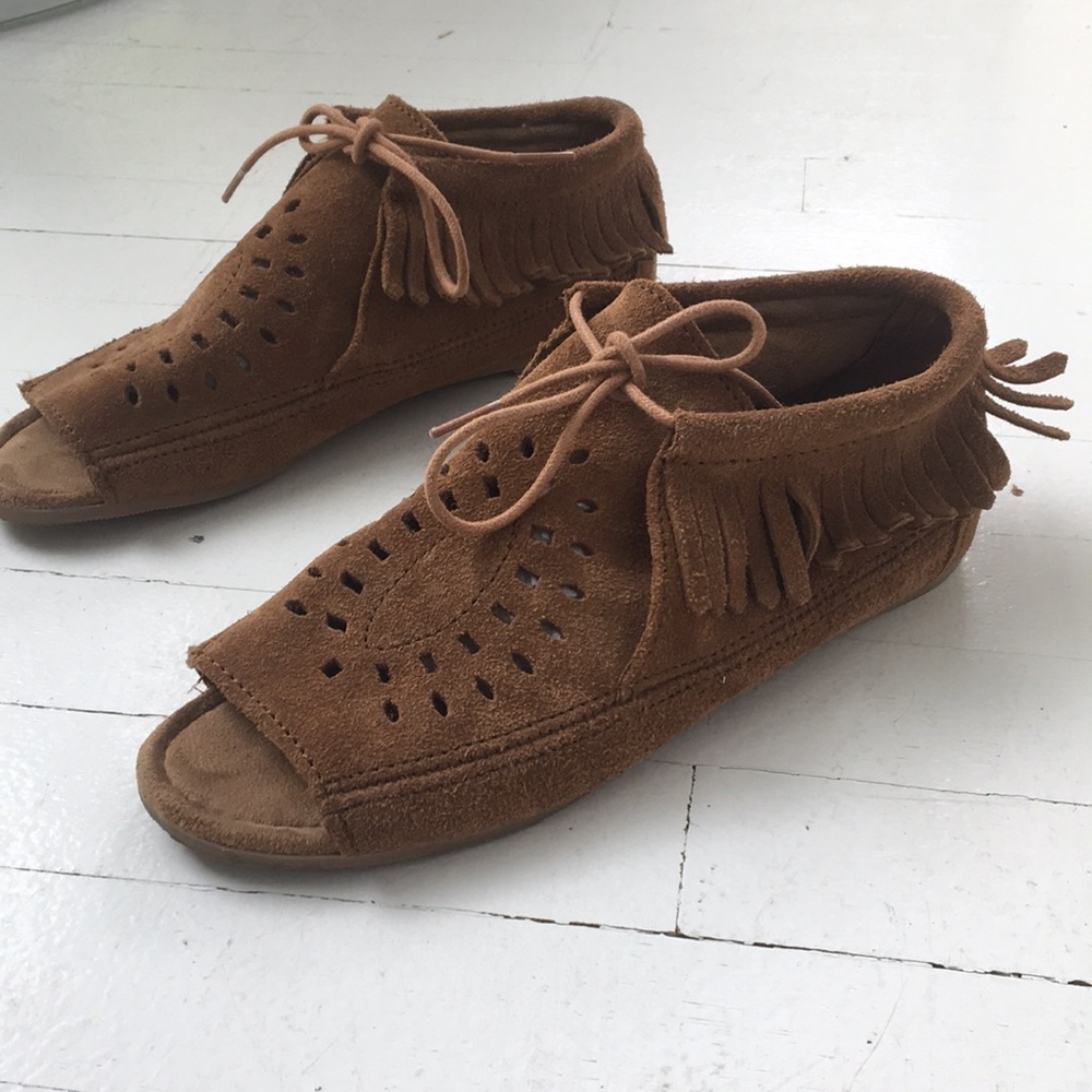 Minnetonka Women’s LYRA Dusty Brown Suede 6073